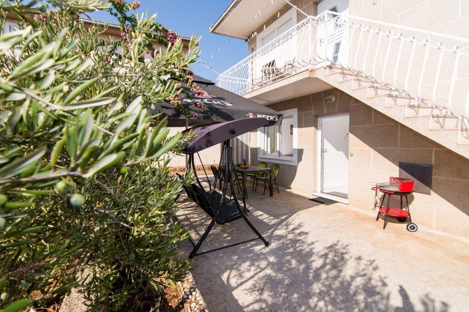 Apartments Ivica - Garden Terrace スラティネ エクステリア 写真