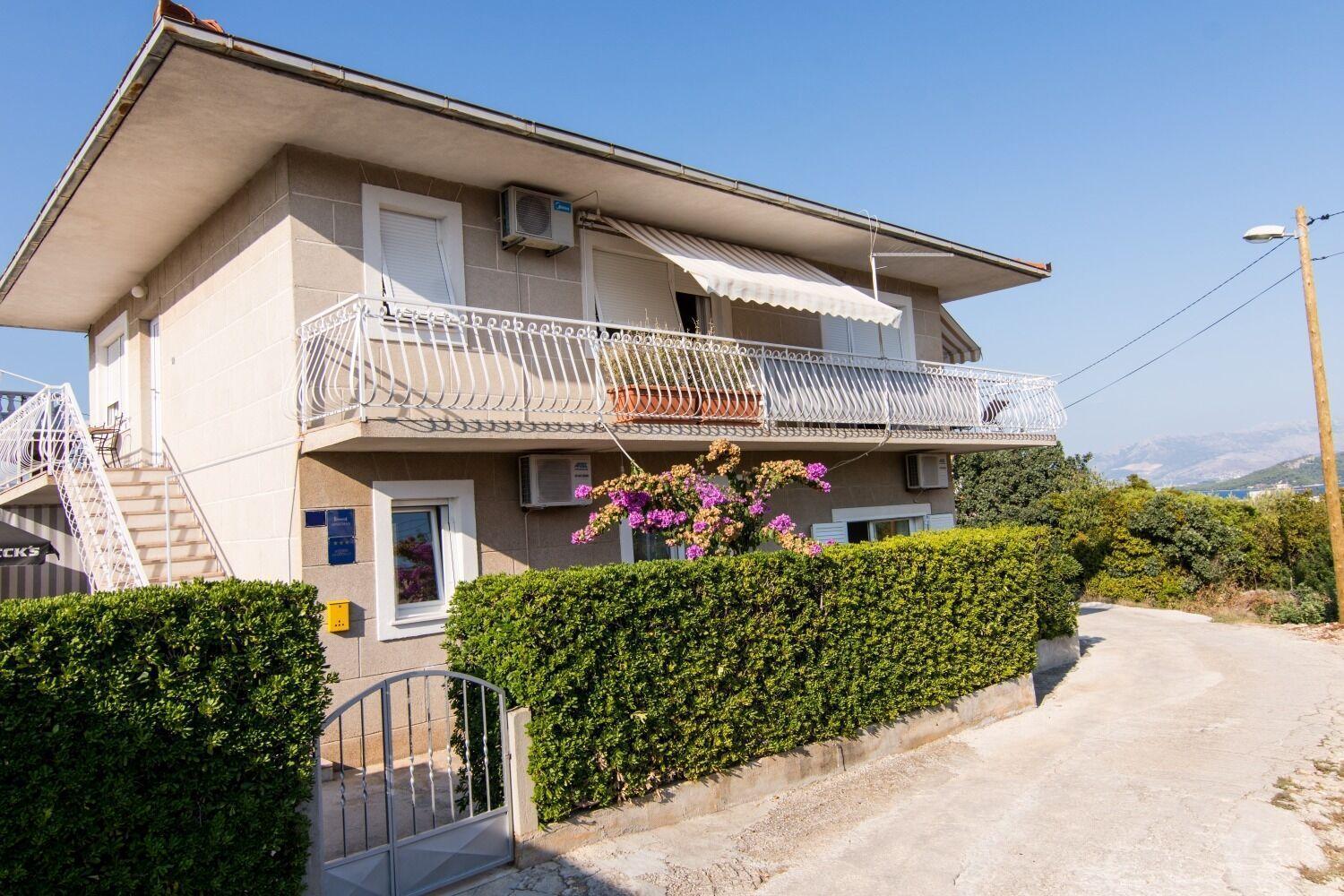 Apartments Ivica - Garden Terrace スラティネ エクステリア 写真